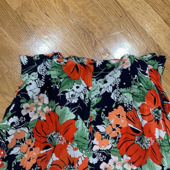 Gorgeous floral high waisted wide leg flowy pants - Picture 2 of 7